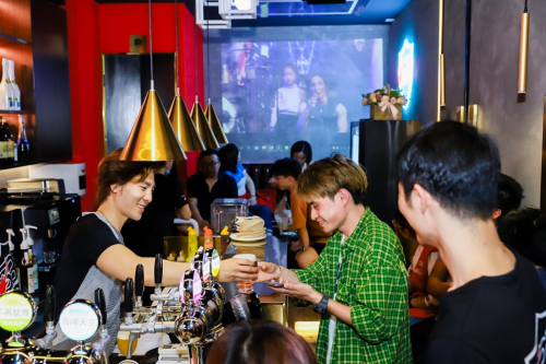 忆驹精酿：当百听不厌的家驹，遇到百喝不厌的精酿