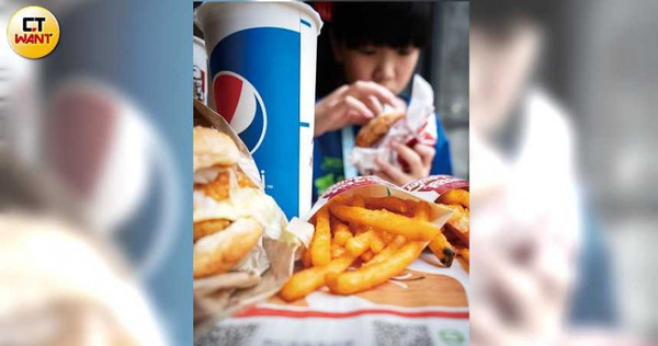 大肠癌关键在瘜肉！超过5成年轻人都有竟与爱喝果汁有关