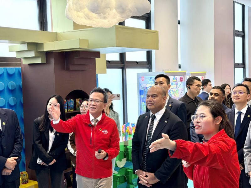 瑙鲁总统率代表团莅临金多多食品集团参观考察