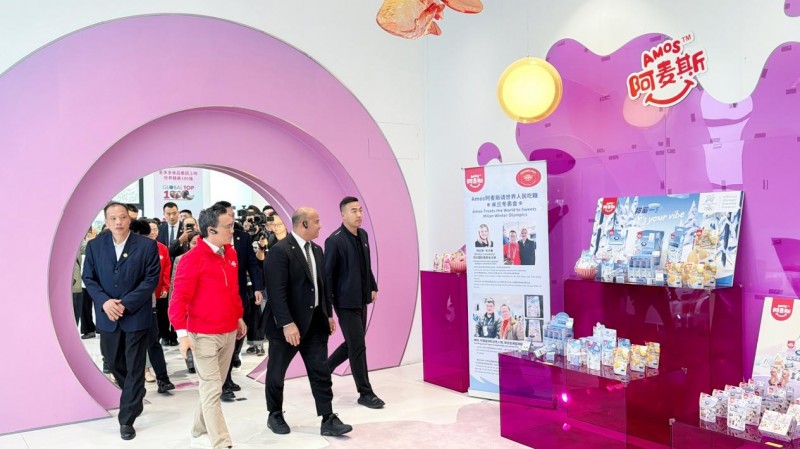 Amos 阿麦斯请瑙鲁总统吃糖：瑙鲁总统春节前夕邂逅“中国甜蜜”